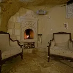 Jerveni Cave 2*