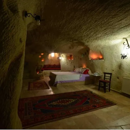 Jerveni Cave Hotel 2*