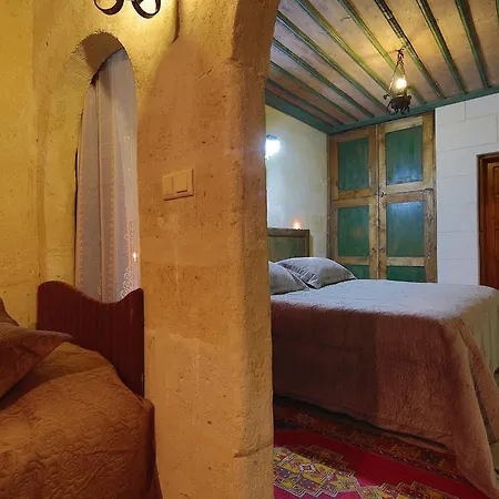 Jerveni Cave Mustafapaşa