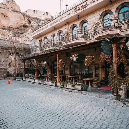 מלון Jerveni Cave 2*