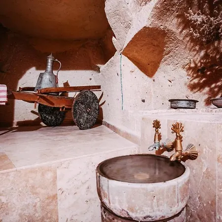 Jerveni Cave מלון Mustafapaşa