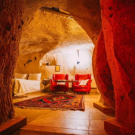 Jerveni Cave מלון 2*
