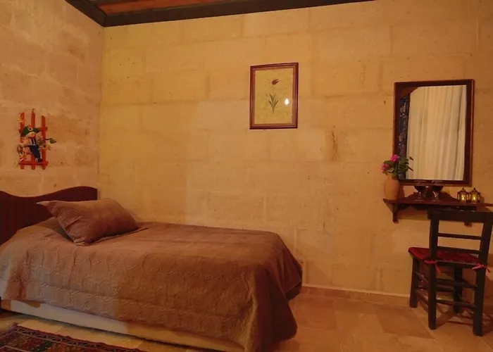 Jerveni Cave Hotel 2*