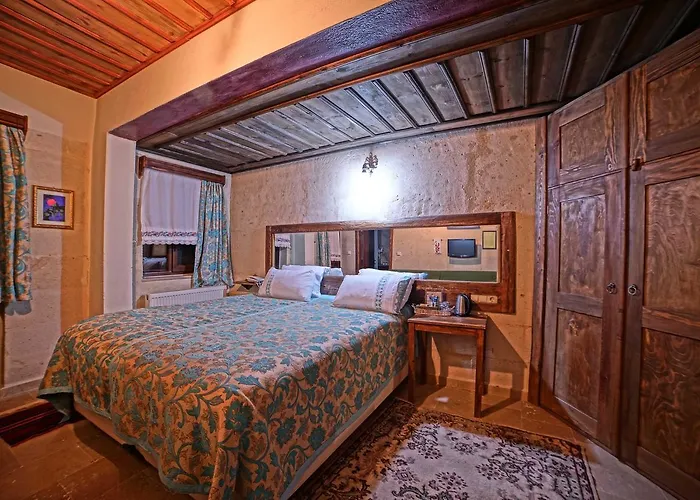 Jerveni Cave Mustafapaşa