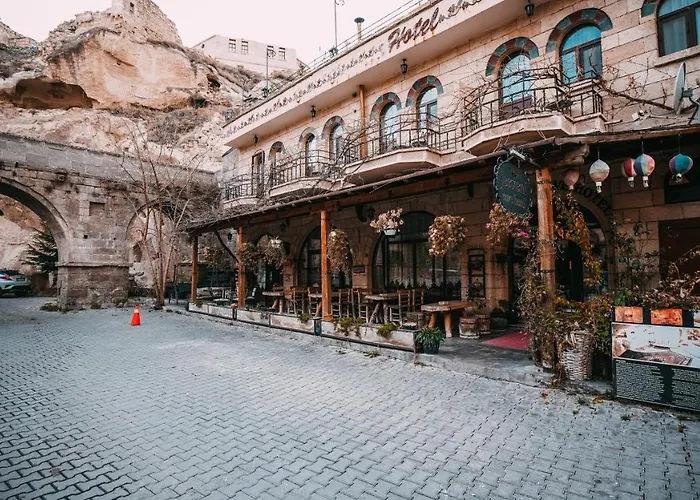 Hotel Jerveni Cave 2*